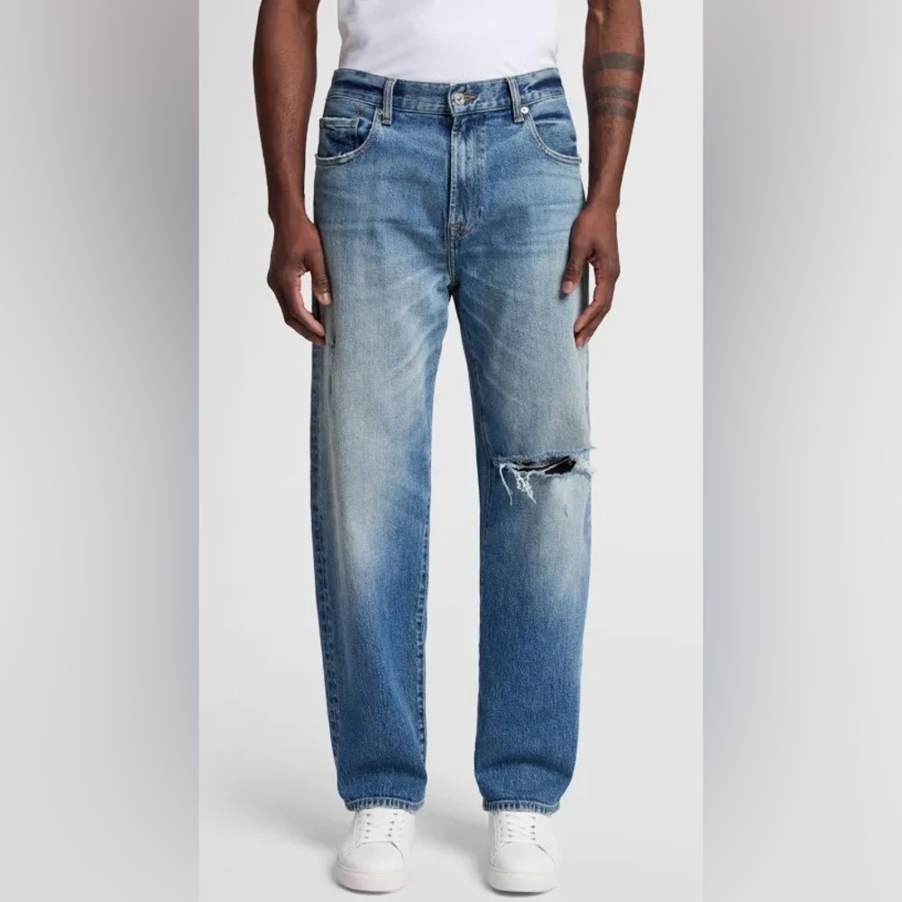 7 for All Mankind Austyn Relaxed Straight -Light Wash- Ripped Knee EUC 32"Wx31"L